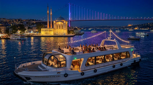 Bosphorus dinner cruise in Istanbul with Bosphorus Bridge and Ortakoy Mosque