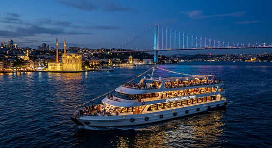Bosphorus dinner cruise in Istanbul with Bosphorus Bridge and Ortakoy Mosque